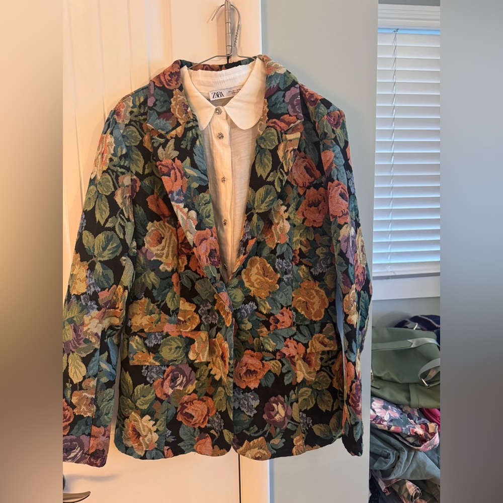 Women's Floral Blazer and short set - Multicolor tapestry style